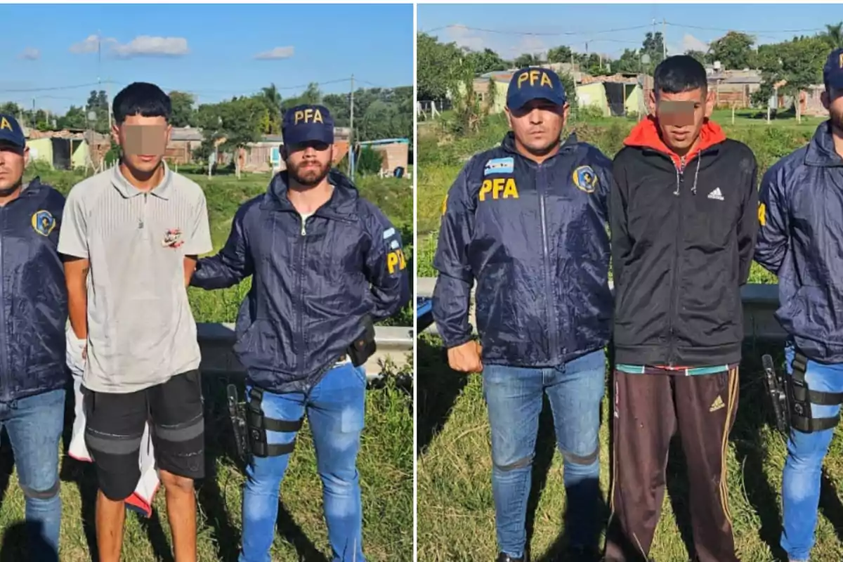 Personas detenidas por agentes de la PFA en un entorno al aire libre.