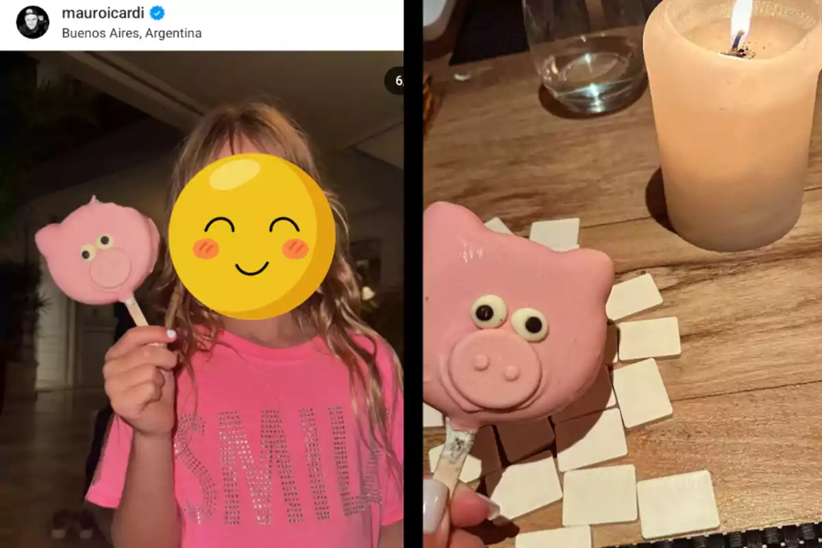 Una niña con una camiseta rosa sostiene una paleta con forma de cerdito rosa mientras está de pie en un interior iluminado; a la derecha, la paleta está sobre una mesa de madera junto a una vela encendida y pequeños cuadrados blancos.