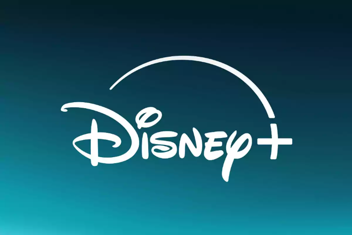 Logo de Disney Plus en color blanco sobre un fondo azul degradado Logo de Disney Plus en color blanco sobre un fondo azul degradado
