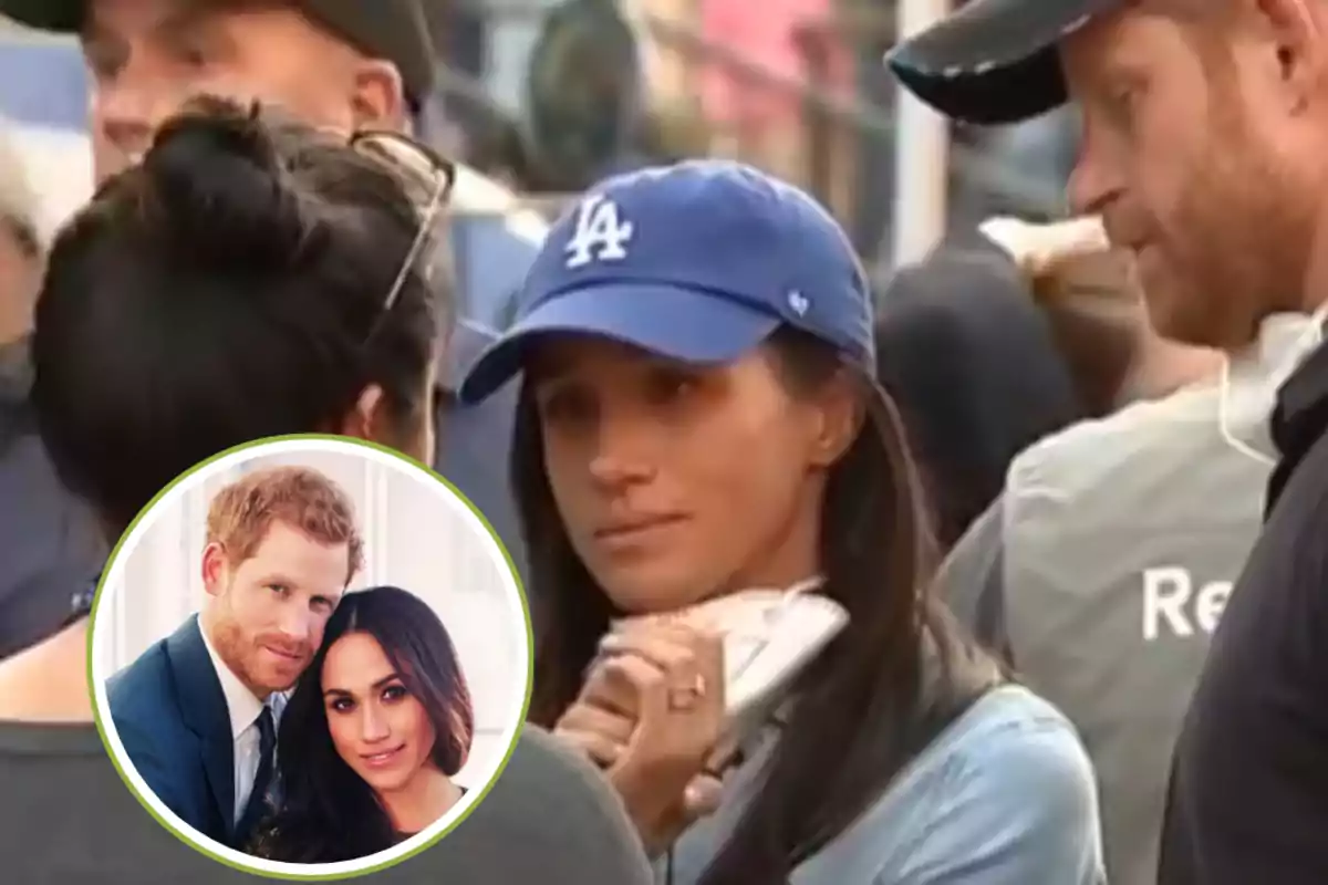 Un grupo de personas conversando al aire libre, una mujer lleva una gorra azul de los Dodgers de Los Ángeles y sostiene un objeto blanco en sus manos.