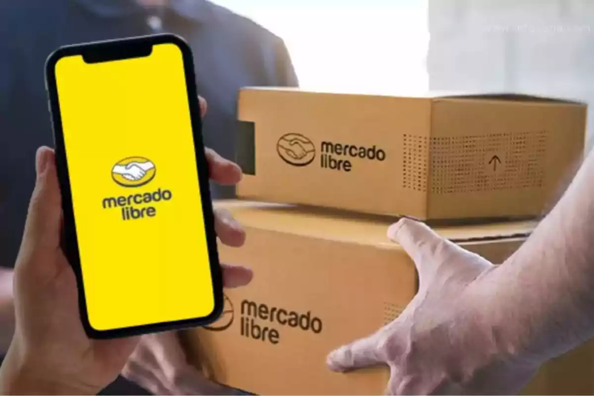 A person holds a mobile phone with a yellow screen showing the Mercado Libre logo while another person hands over a cardboard box with the same logo.