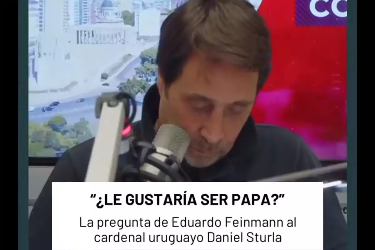 A man in front of a microphone in a radio studio with a text asking if he would like to be Pope, mentioning Eduardo Feinmann and the Uruguayan Cardinal Daniel Sturla. A man in front of a microphone in a radio studio with a text asking if he would like to be Pope, mentioning Eduardo Feinmann and the Uruguayan Cardinal Daniel Sturla.