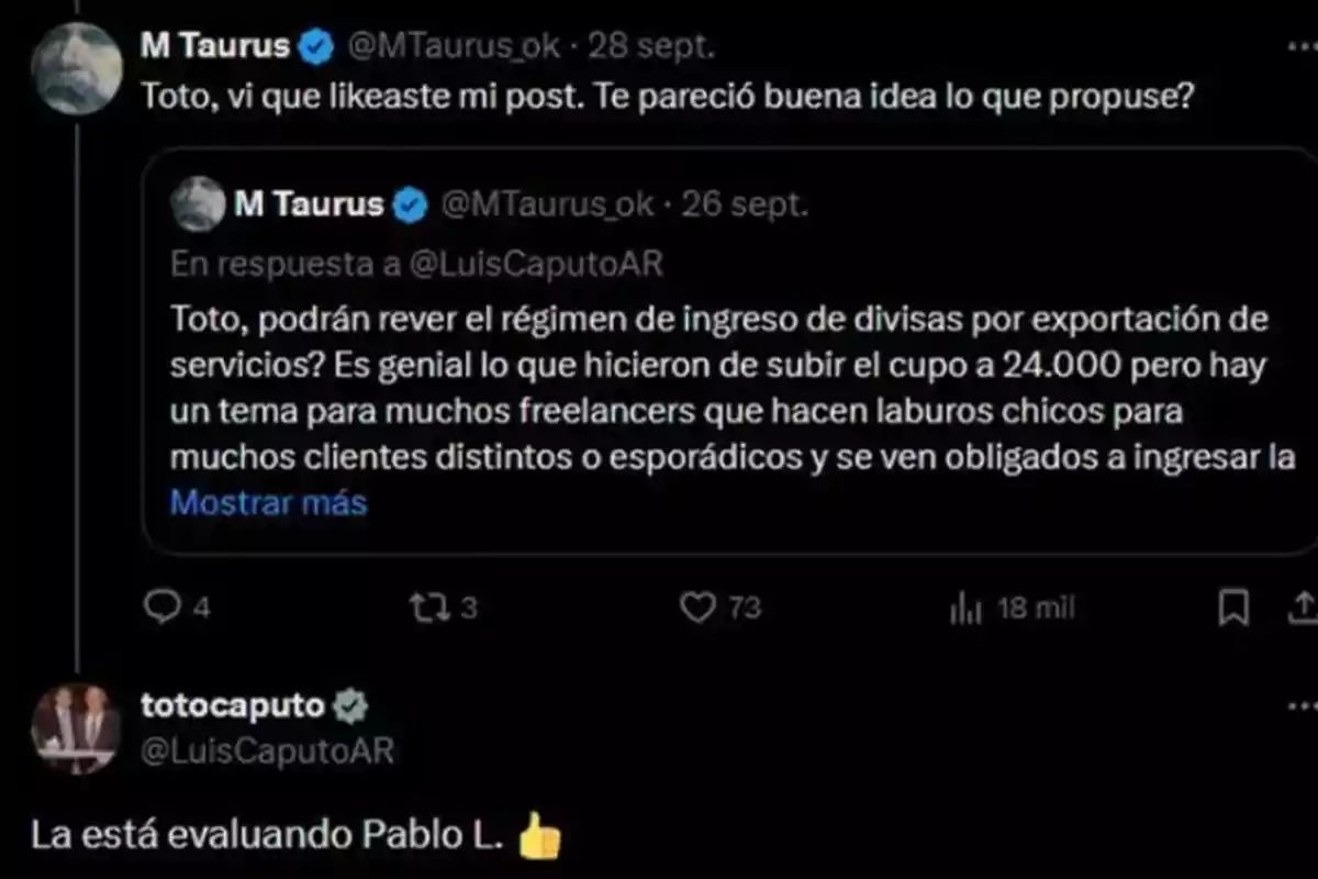 Una conversación en Twitter donde un usuario llamado M Taurus pregunta a otro usuario, totocaputo, sobre la revisión del régimen de ingreso de divisas por exportación de servicios, mencionando un aumento del cupo a 24,000 y su impacto en freelancers. Totocaputo responde que Pablo L. está evaluando la situación, acompañado de un emoji de pulgar arriba.