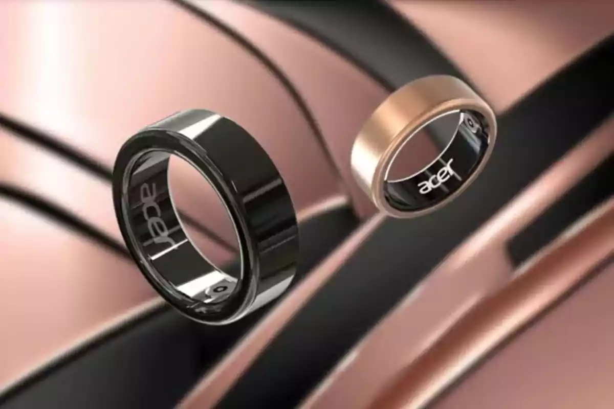 Two smart rings in black and gold floating over a background with curved lines. Two smart rings in black and gold floating over a background with curved lines.