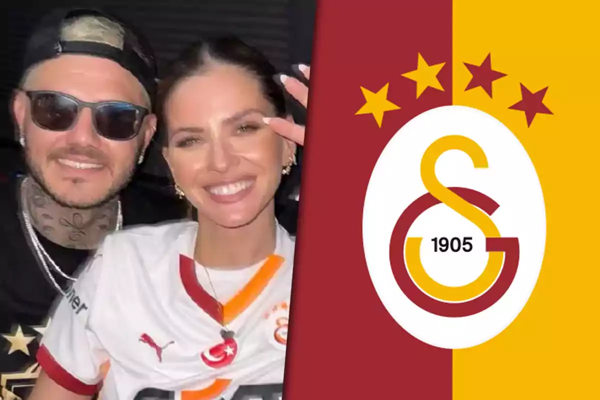 Una pareja sonriente posa junto al logo del Galatasaray.