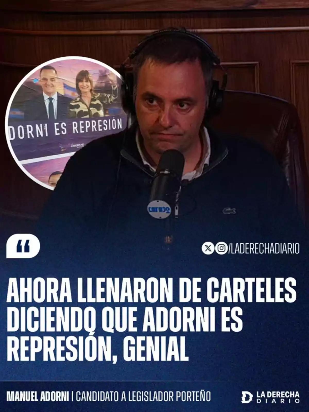 Un hombre con auriculares y micrófono aparece en una imagen con un cartel de fondo que dice Un hombre con auriculares y micrófono aparece en una imagen con un cartel de fondo que dice