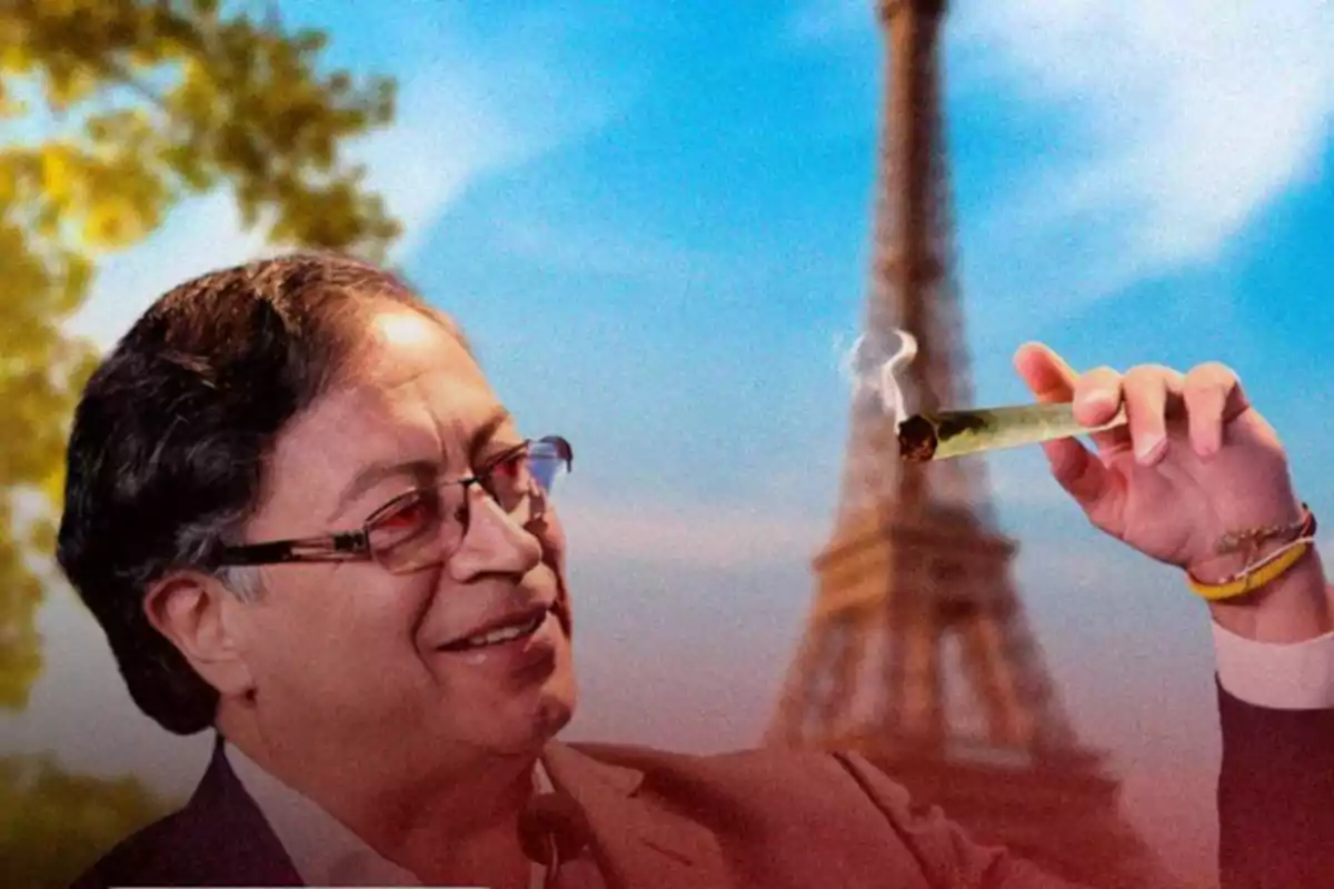 Hombre con gafas sonriendo y sosteniendo un cigarro grande frente a la Torre Eiffel