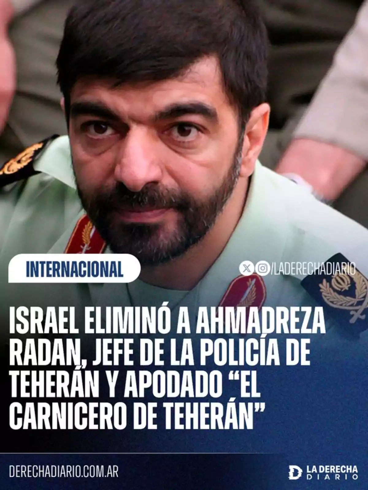 Un hombre con uniforme militar es identificado en un titular como Ahmadreza Radan, jefe de la policía de Teherán, con información sobre su eliminación por parte de Israel y su apodo Un hombre con uniforme militar es identificado en un titular como Ahmadreza Radan, jefe de la policía de Teherán, con información sobre su eliminación por parte de Israel y su apodo