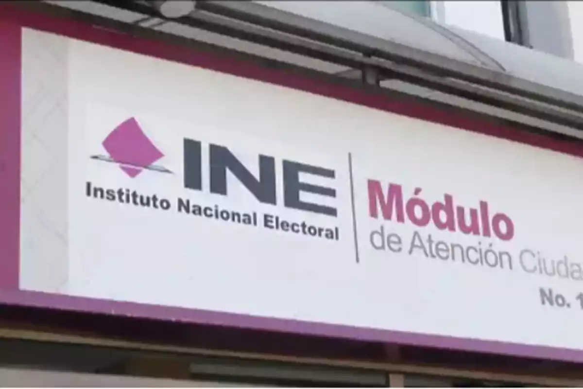 Un letrero del Instituto Nacional Electoral de México que indica un Módulo de Atención Ciudadana.