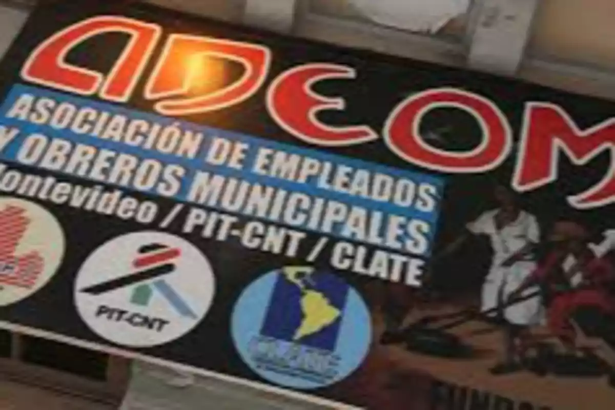 Cartel de la Asociación de Empleados y Obreros Municipales de Montevideo con logotipos de PIT-CNT y CLATE.