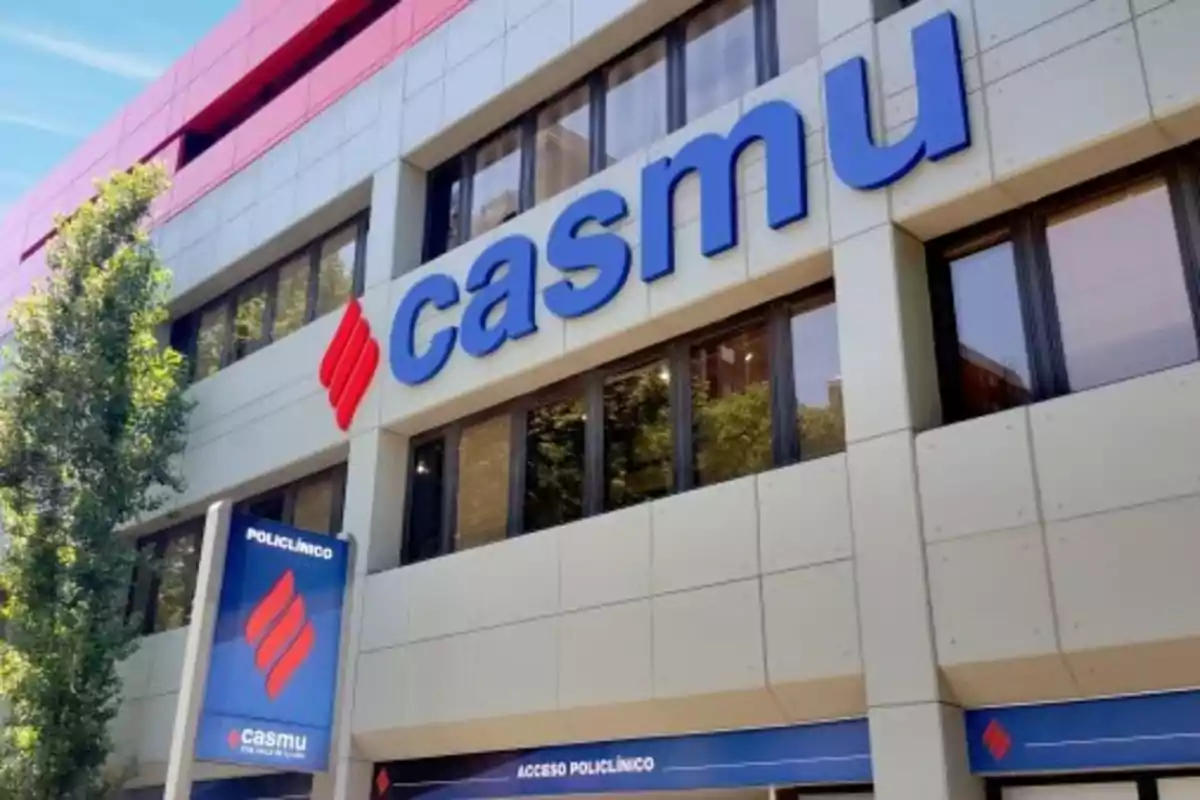 Facade of a modern building with the casmu logo and name in large blue letters Facade of a modern building with the casmu logo and name in large blue letters
