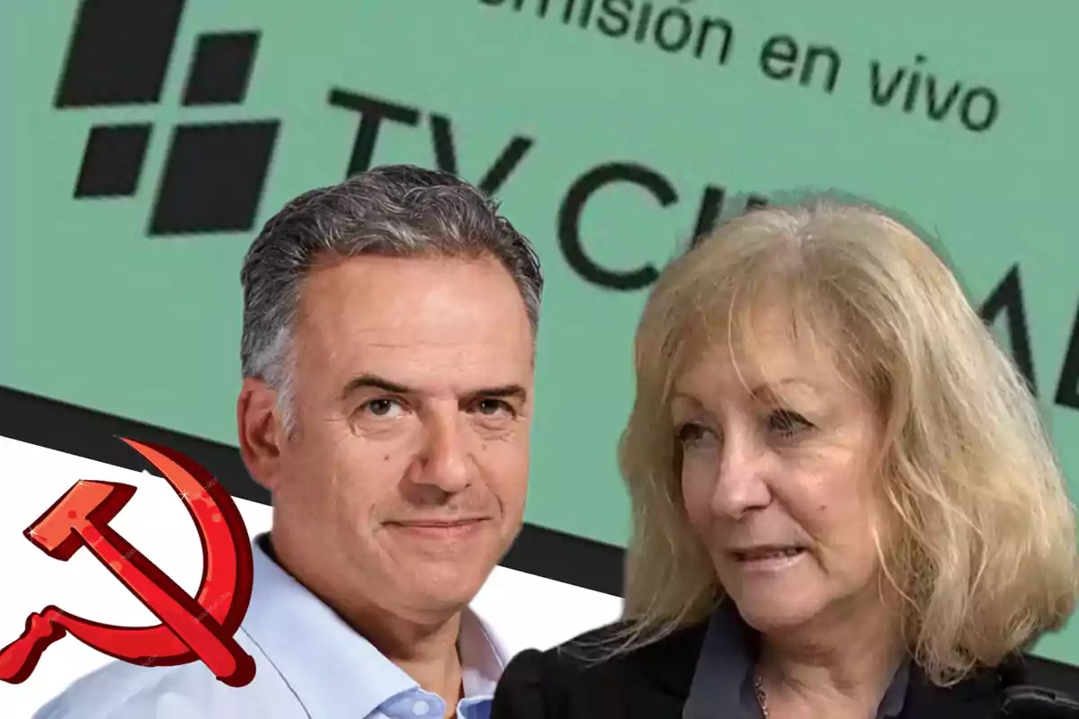 Dos personas frente a un fondo verde con el logo de TV Ciudad y un símbolo de la hoz y el martillo en la esquina.