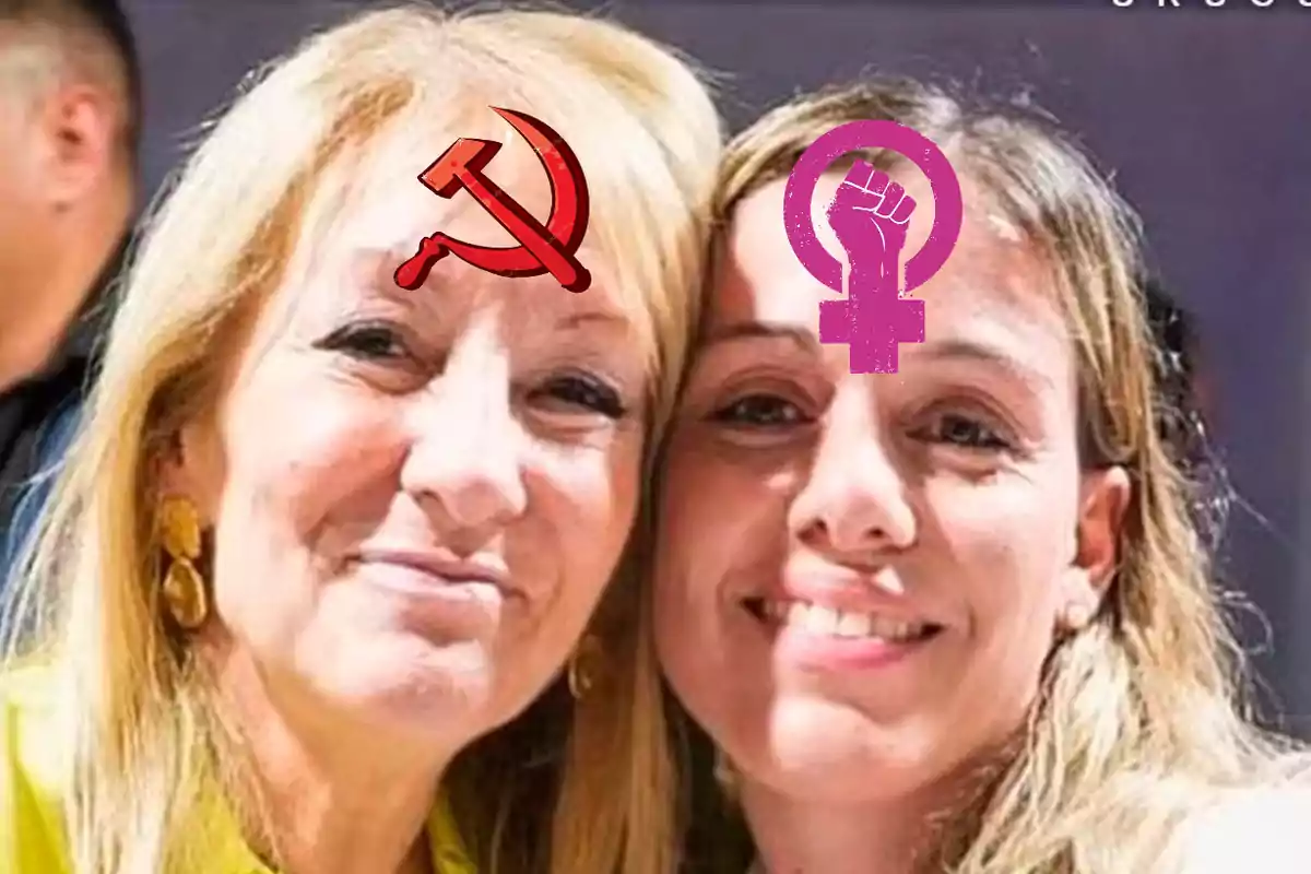 Dos personas sonrientes con símbolos en la frente, una con un martillo y una hoz y la otra con un símbolo feminista.