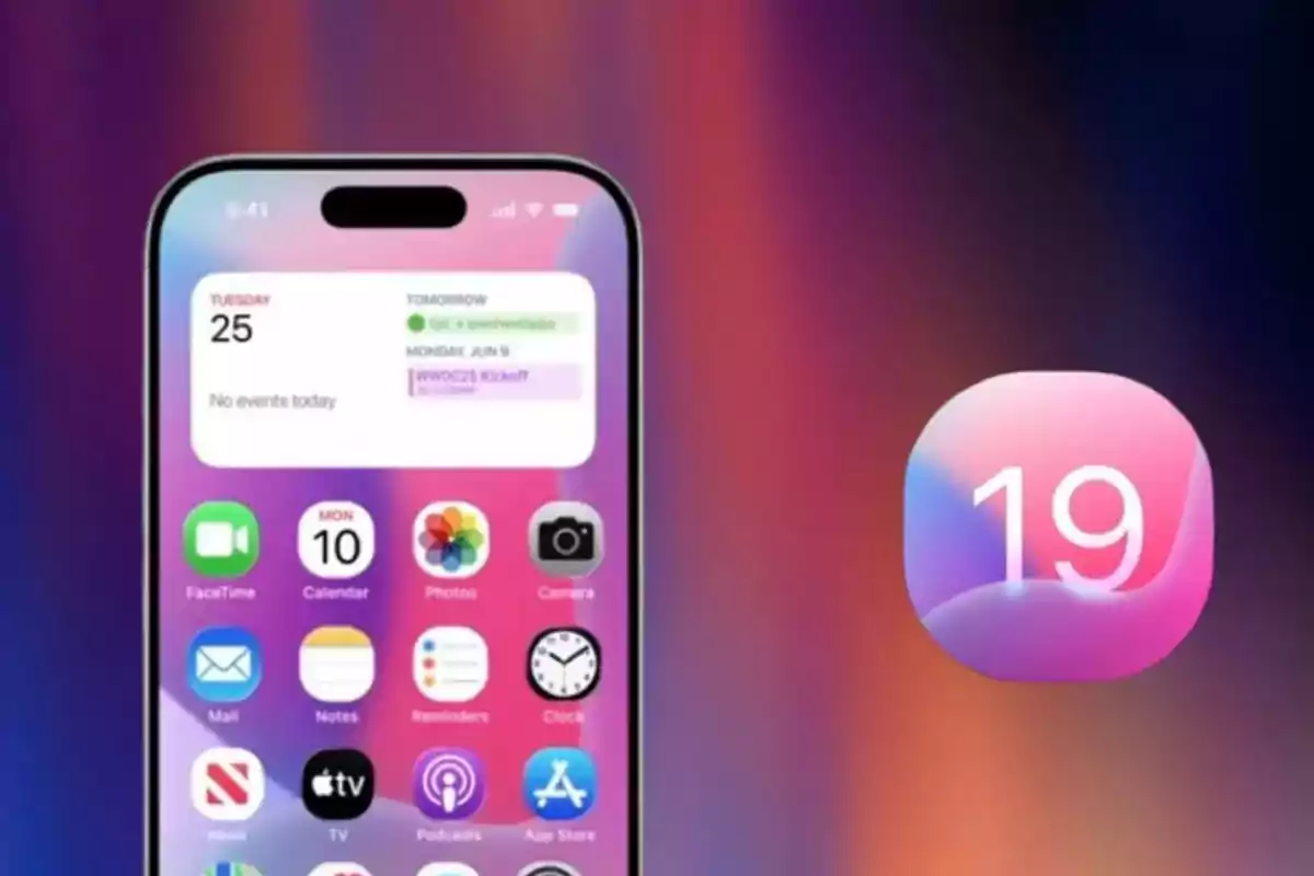 Un iPhone con la pantalla de inicio mostrando varias aplicaciones y un calendario, junto al logotipo colorido de iOS 19 sobre un fondo degradado. Un iPhone con la pantalla de inicio mostrando varias aplicaciones y un calendario, junto al logotipo colorido de iOS 19 sobre un fondo degradado.