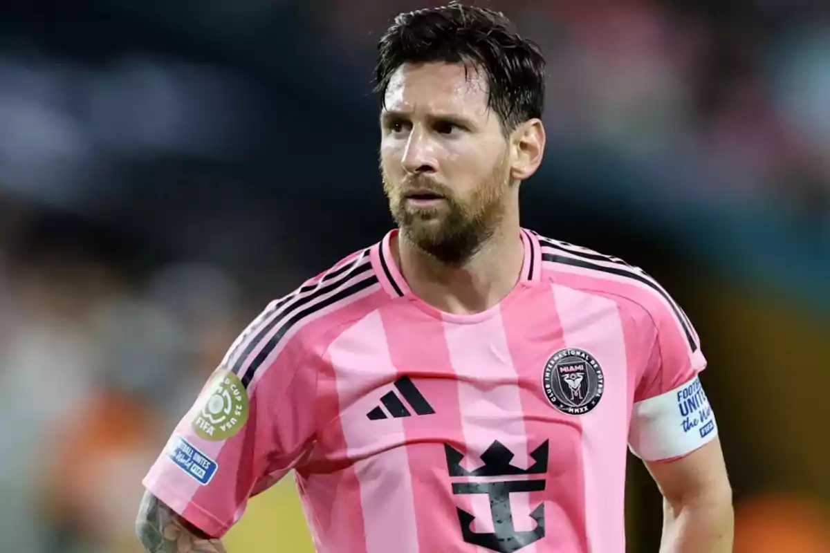 Soccer player with a beard and short hair wearing Inter Miami’s pink uniform during a match Soccer player with a beard and short hair wearing Inter Miami’s pink uniform during a match
