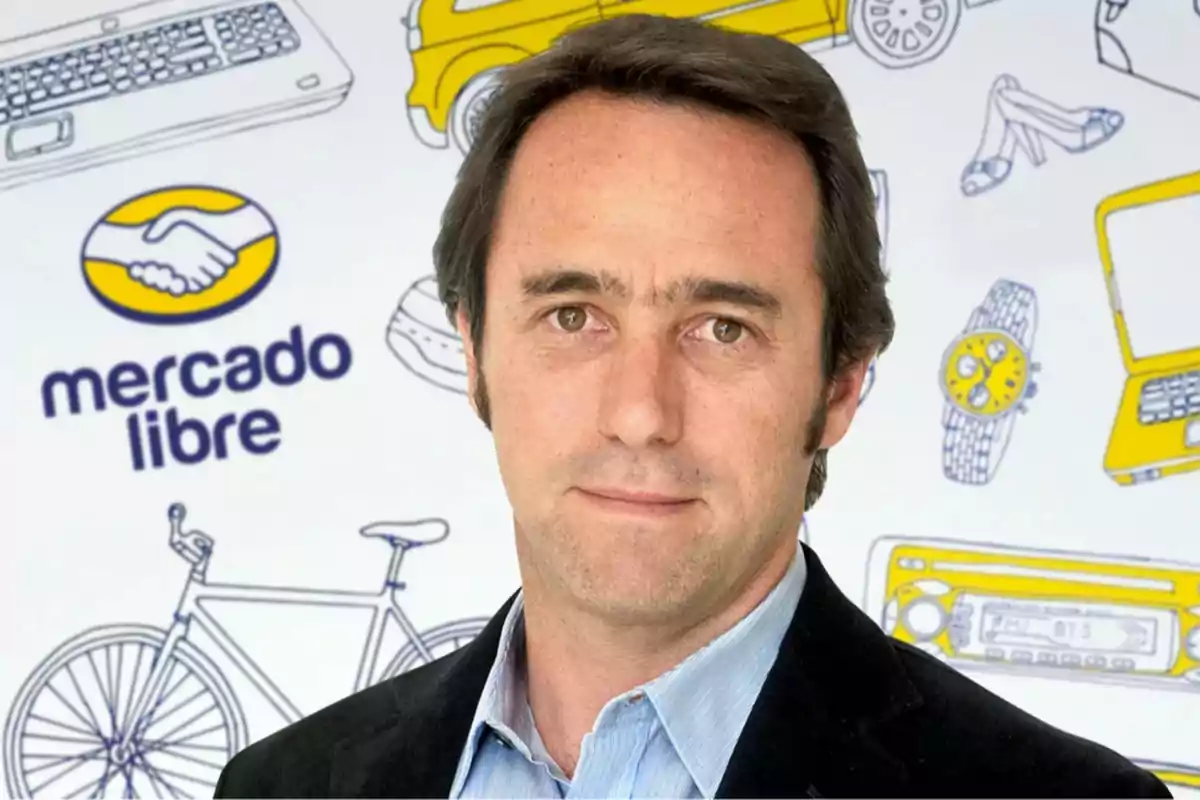 A dark-haired man in a black jacket is in front of a background with the Mercado Libre logo and drawings of products like bicycles, watches, and computers.