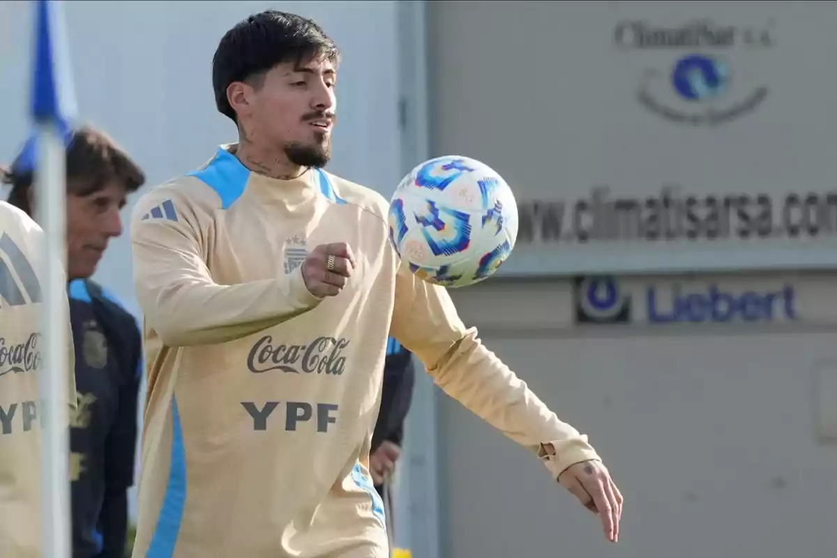 Soccer player wearing the Argentine national team’s beige training uniform controls a ball during practice. Soccer player wearing the Argentine national team’s beige training uniform controls a ball during practice.
