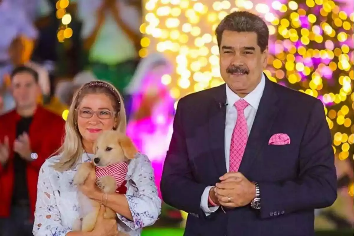 El dictador Maduro adelantó la Navidad para tapar la crisis política en Venezuela