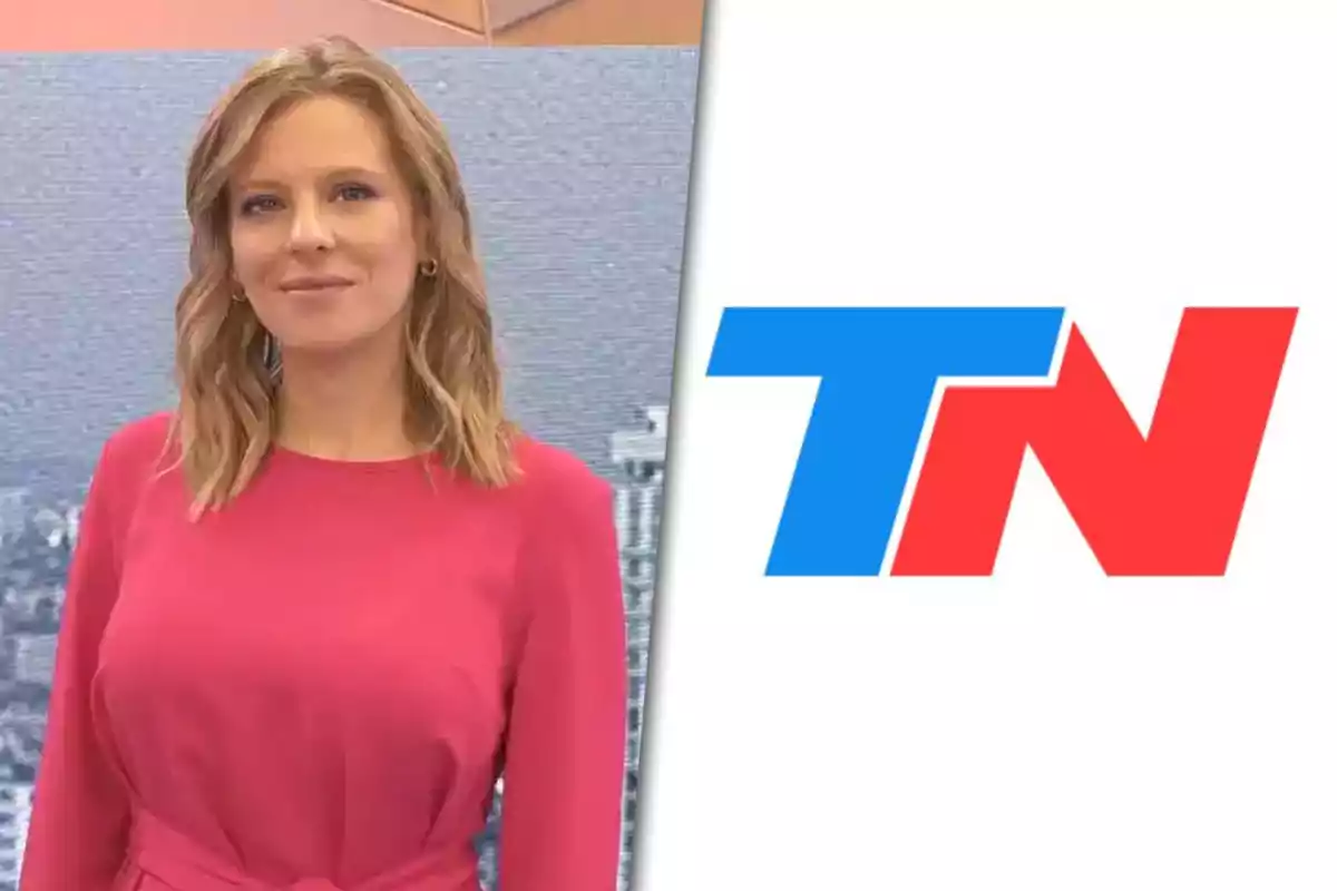 Una persona con vestido rosa posa junto al logotipo de TN.