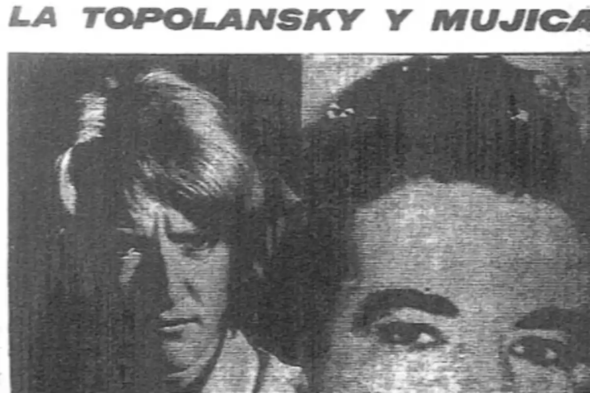 Una imagen en blanco y negro muestra dos rostros parcialmente visibles con un texto en la parte superior que dice Una imagen en blanco y negro muestra dos rostros parcialmente visibles con un texto en la parte superior que dice