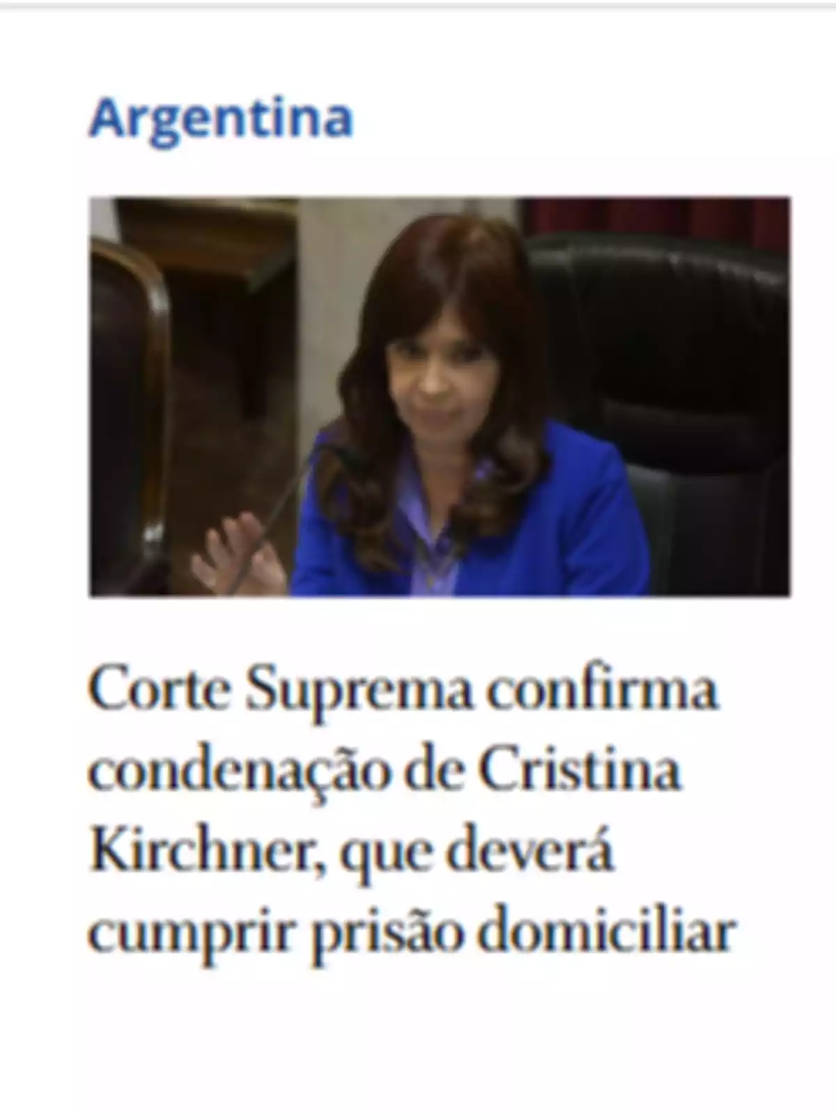 Brown-haired woman sitting at a desk with a microphone, accompanied by a headline in Portuguese about a Supreme Court decision in Argentina Brown-haired woman sitting at a desk with a microphone, accompanied by a headline in Portuguese about a Supreme Court decision in Argentina