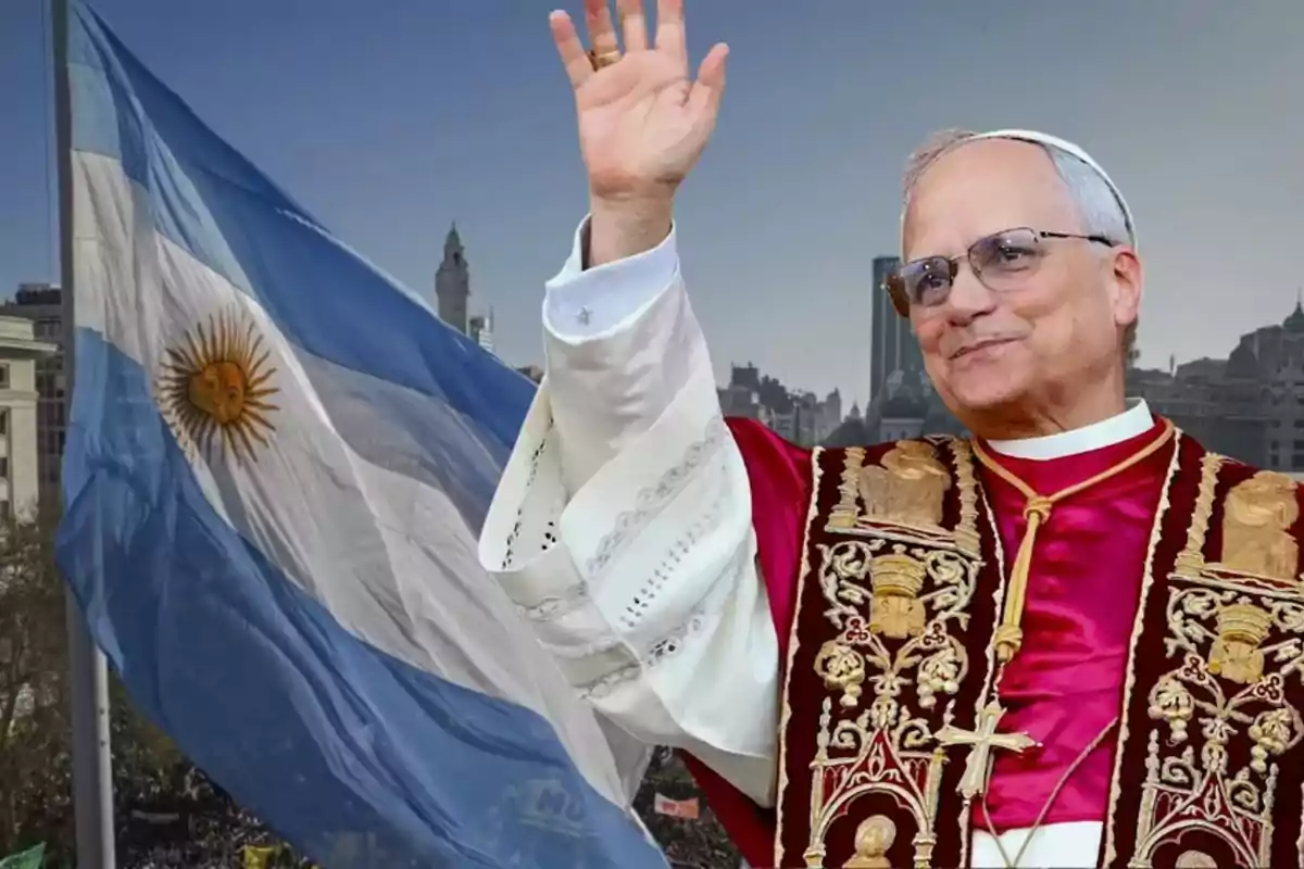 Un hombre vestido con vestimenta religiosa saluda frente a una bandera de Argentina ondeando. Un hombre vestido con vestimenta religiosa saluda frente a una bandera de Argentina ondeando.