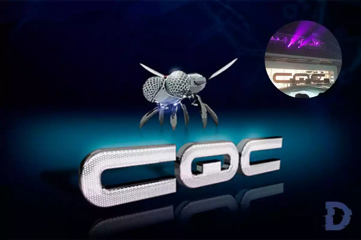 Logo de CQC con una mosca metálica sobre un fondo azul y un recuadro que muestra un escenario iluminado en tonos morados.