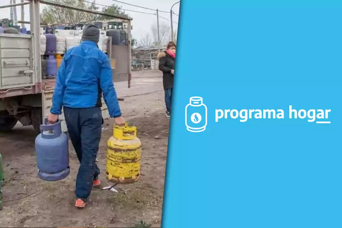 Hombre cargando garrafas de gas junto a un camión y al lado un cartel azul con el texto programa hogar y un ícono de garrafa