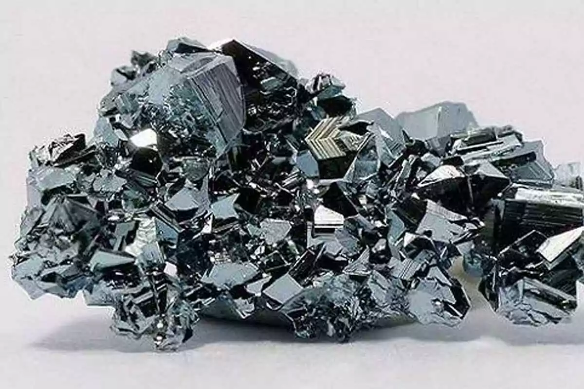 Bright silvery-gray metallic crystals with irregular geometric shapes. Bright silvery-gray metallic crystals with irregular geometric shapes.