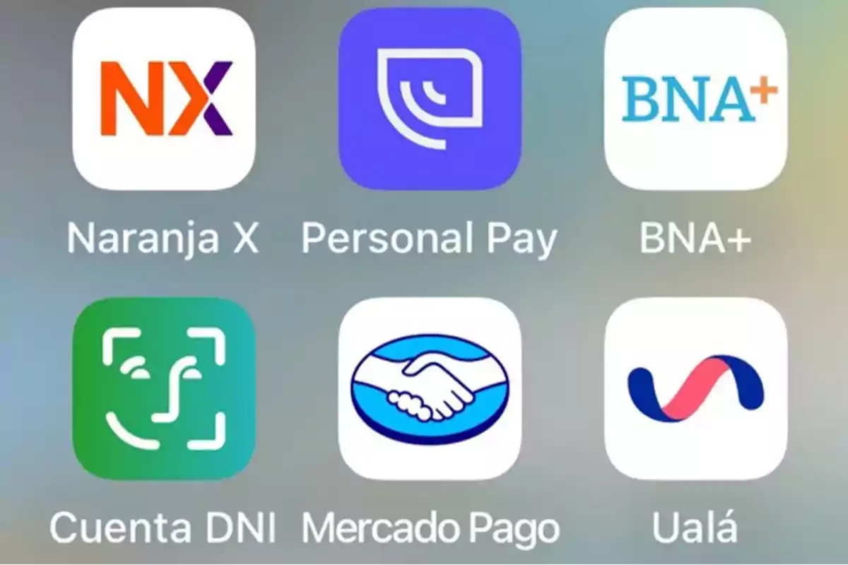 Iconos de aplicaciones financieras en un teléfono móvil, incluyendo Naranja X, Personal Pay, BNA+, Cuenta DNI, Mercado Pago y Ualá.