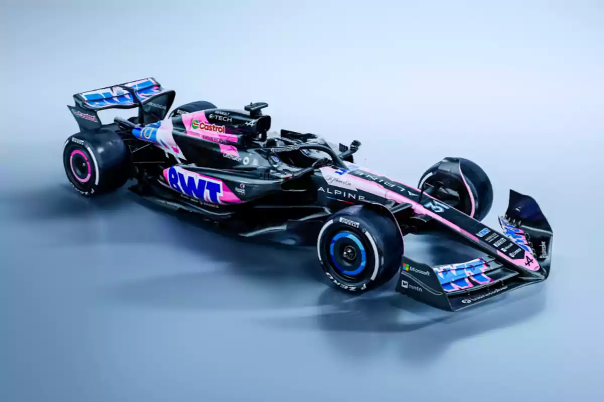Un auto de carreras de Fórmula 1 con diseño aerodinámico y colores azul, rosa y negro. Un auto de carreras de Fórmula 1 con diseño aerodinámico y colores azul, rosa y negro.