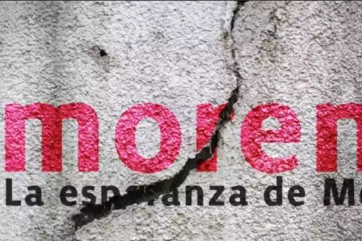 Texto en una pared agrietada que dice "morena La esperanza de México".