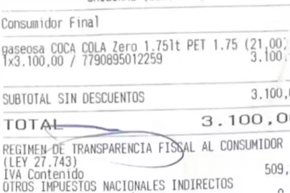 Imagen de un recibo de compra que muestra el detalle de una gaseosa Coca Cola Zero de 1.75 litros con un precio total de 3,100.00 y menciona el régimen de transparencia fiscal al consumidor.