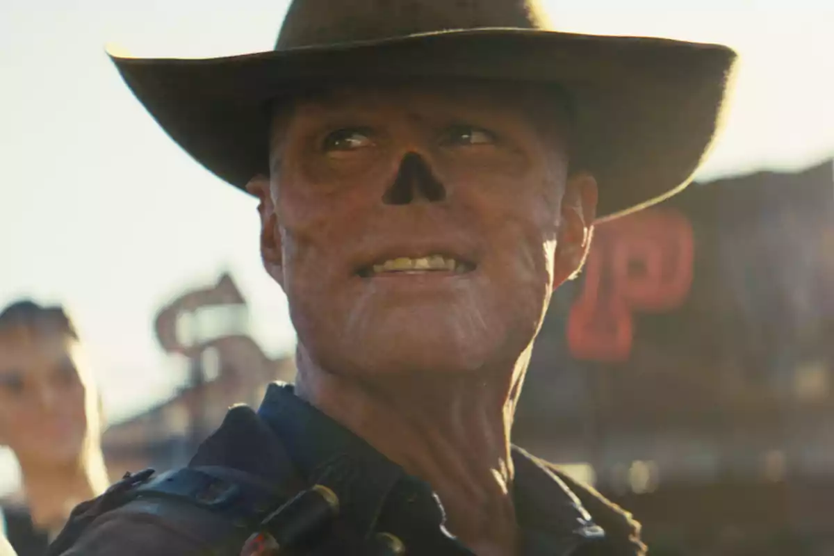 Un personaje con un rostro esquelético y sombrero de vaquero sonríe mientras mira hacia un lado en un entorno iluminado por el sol. Un personaje con un rostro esquelético y sombrero de vaquero sonríe mientras mira hacia un lado en un entorno iluminado por el sol.