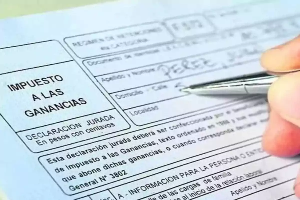 Income tax affidavit form being filled out with a pen.