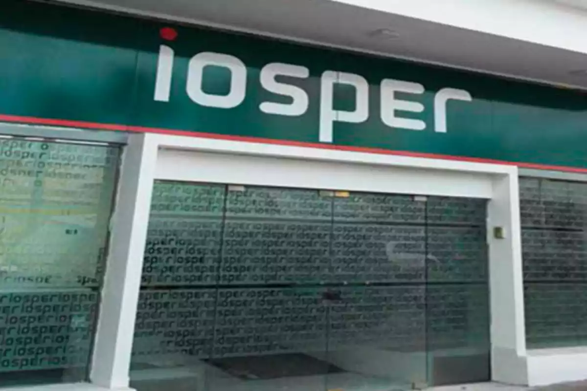 Facade of an IOSPER office with glass doors and a green sign Facade of an IOSPER office with glass doors and a green sign