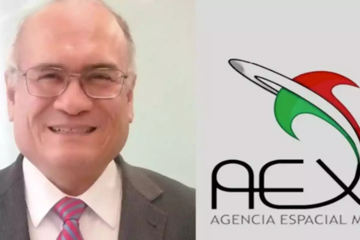 Un hombre con gafas y corbata sonríe junto al logotipo de la Agencia Espacial Mexicana.