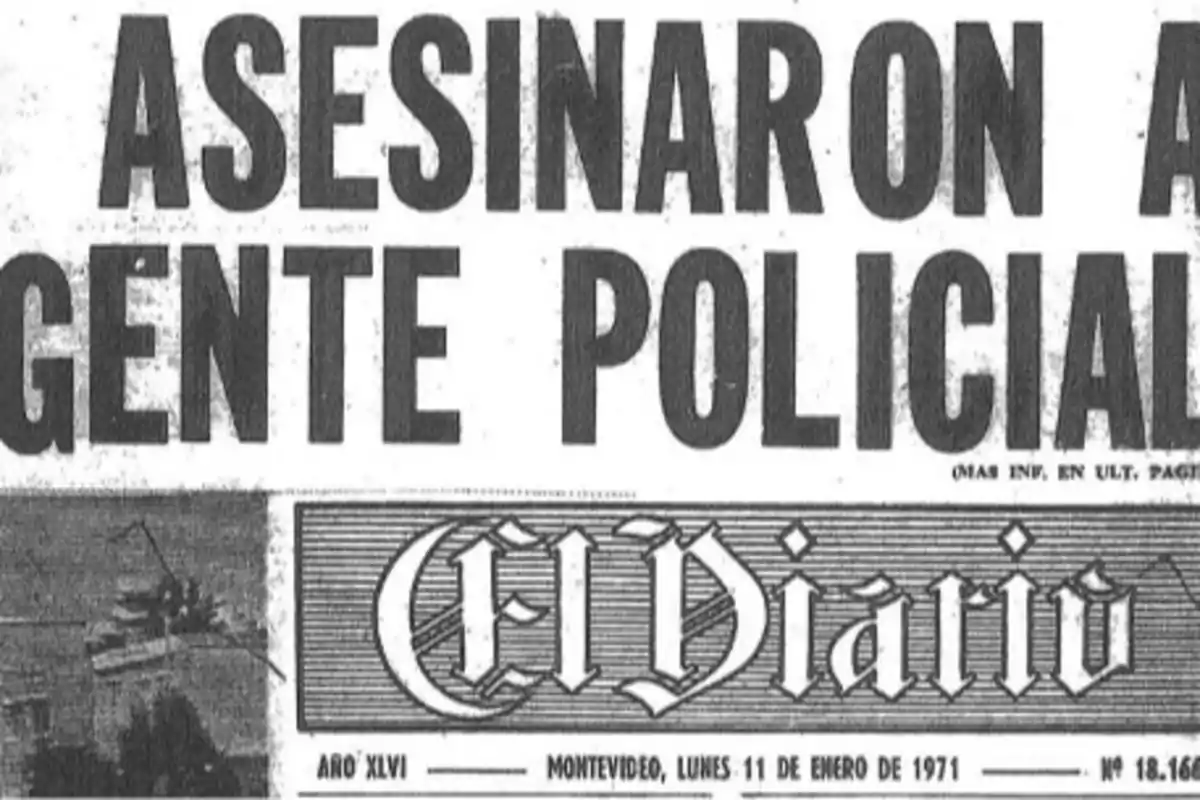 Portada de un periódico antiguo con el titular Portada de un periódico antiguo con el titular