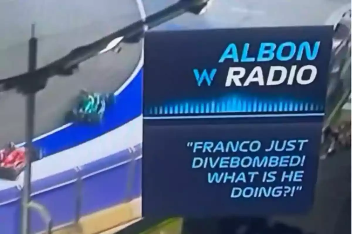 Imagen de una transmisión de carrera con un mensaje de radio de Albon que dice 