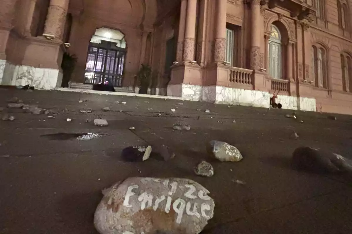 Piedras en la Casa Rosada