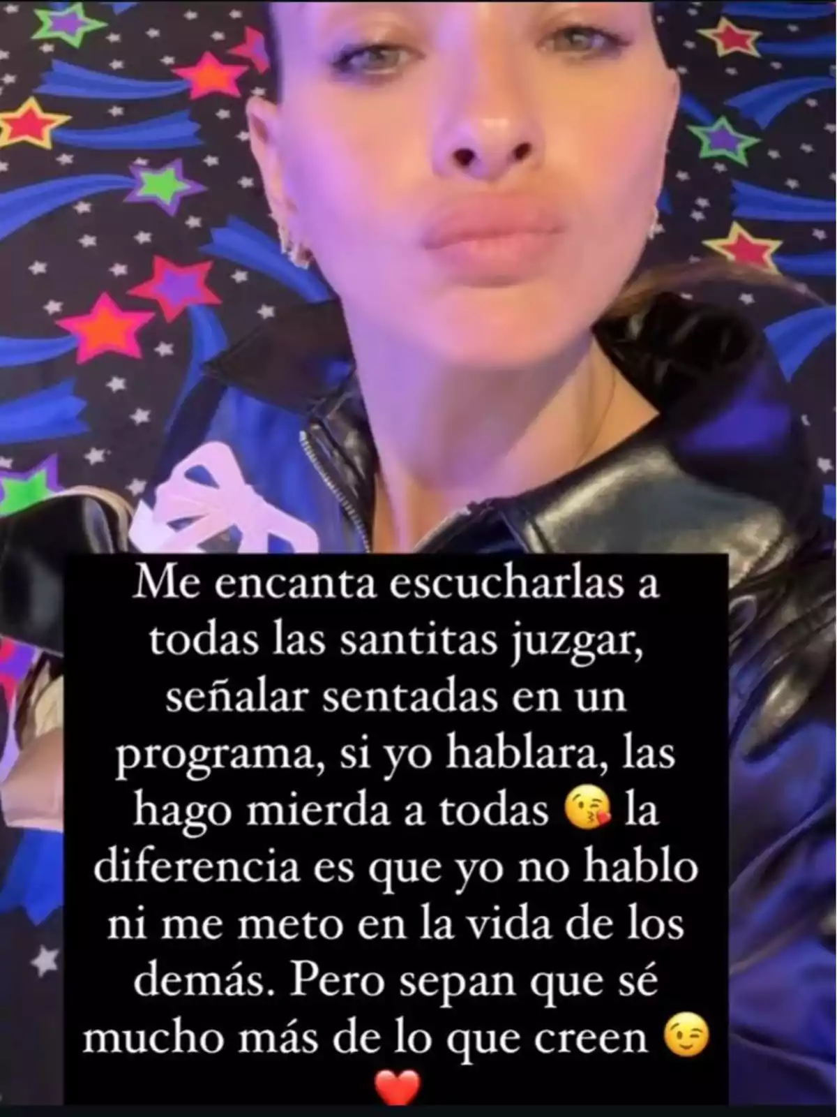 A person poses for a selfie with a colorful background of stars and rays, accompanied by a message about listening to criticism and knowing more than others believe. A person poses for a selfie with a colorful background of stars and rays, accompanied by a message about listening to criticism and knowing more than others believe.