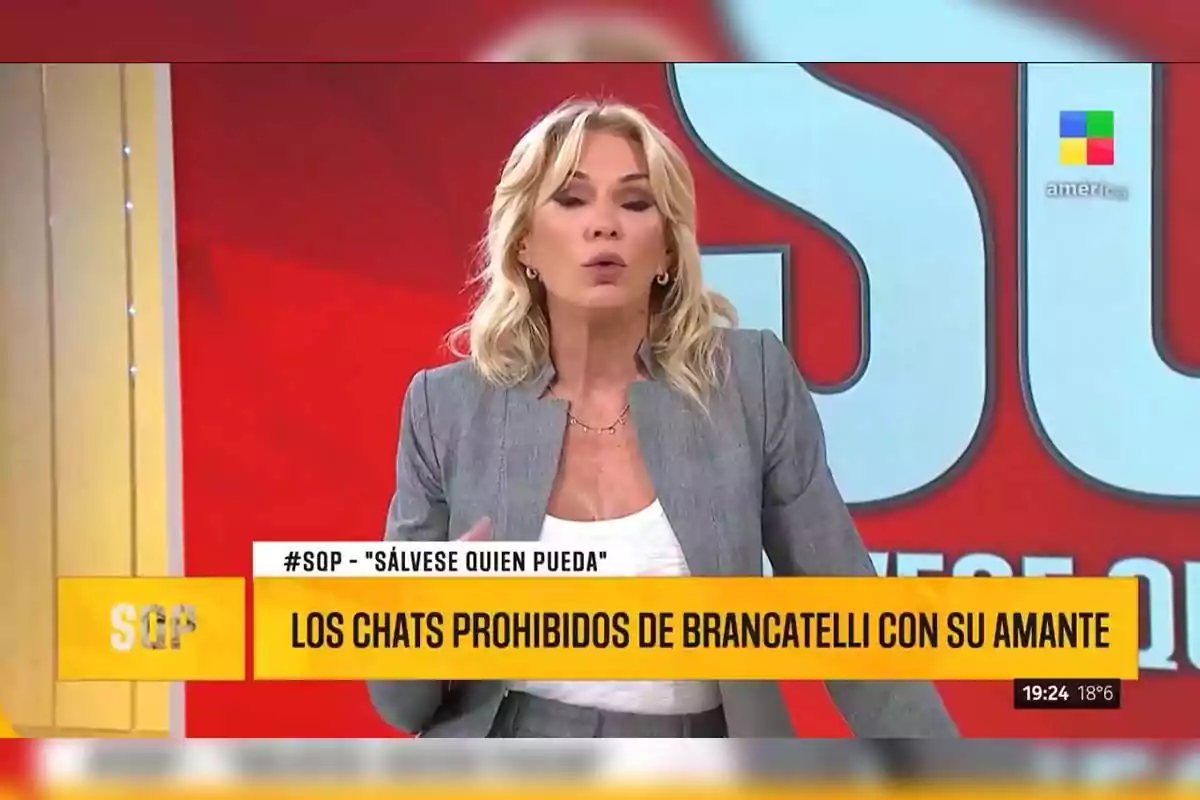 Una presentadora de televisión está hablando en un programa con un fondo rojo y un gráfico que muestra un titular sobre chats prohibidos. Una presentadora de televisión está hablando en un programa con un fondo rojo y un gráfico que muestra un titular sobre chats prohibidos.