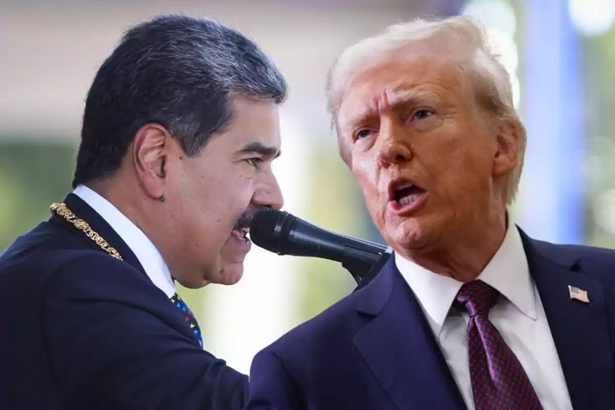 Dos hombres en traje hablando en un evento público. Dos hombres en traje hablando en un evento público.