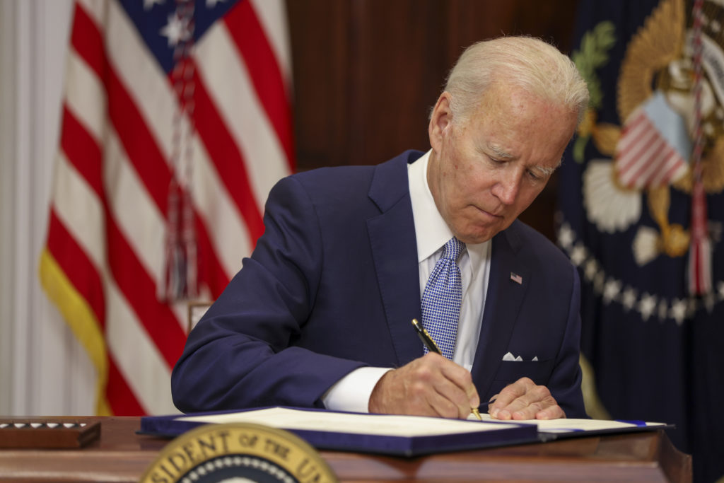 Biden firmó un decreto para promover el voto de los presos, que históricamente votan mayoritariamente por los demócratas